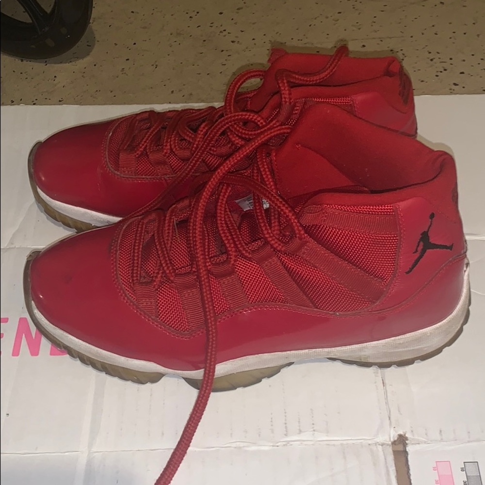 Red Jordan 11